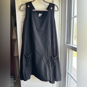 Gauzy cotton black square neck dress tunic
One size fits most ( M to XXL) EUC